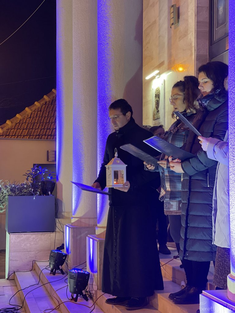 Fellobbant a szeretet lángja 34